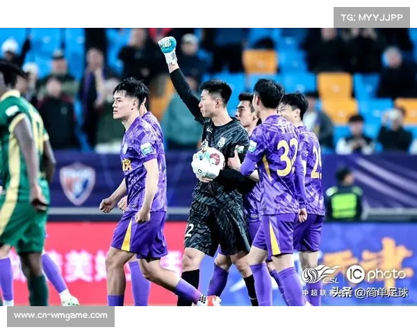 球队前往客场适应场地，调整时差与气候差异